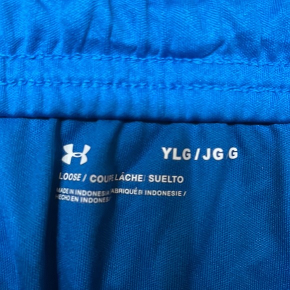 Under Armour NWT boys shorts - Picture 2 of 5